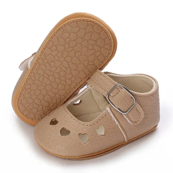 Модные первые ходунки для девочек: кожаные туфли для кроватки Heart Hollow Out (0-18 месяцев)